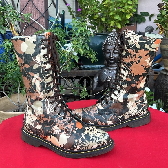 Dr. Martens Fall Floral Tall 14 Eye Pointed Toe Cery Lace Up & Zippered Boots - Picture 10 of 17